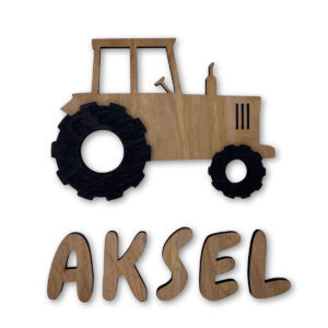 Et personlig navneskilt med traktor som er håndlaget i Bergen av ByRossland.