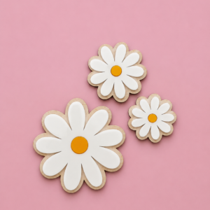 Tre hvite og gule blomster som er på en lyserosa bakgrunn - barneroms dekor.